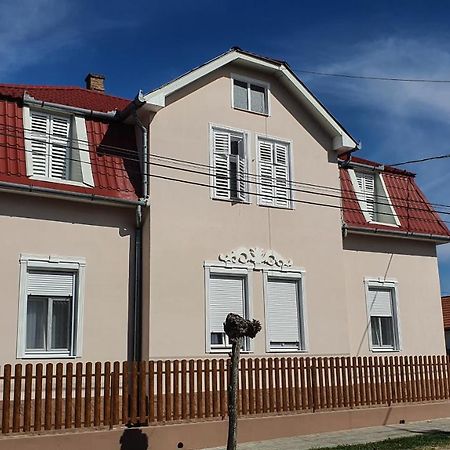 Villa Napsugar バラトンレッレ エクステリア 写真