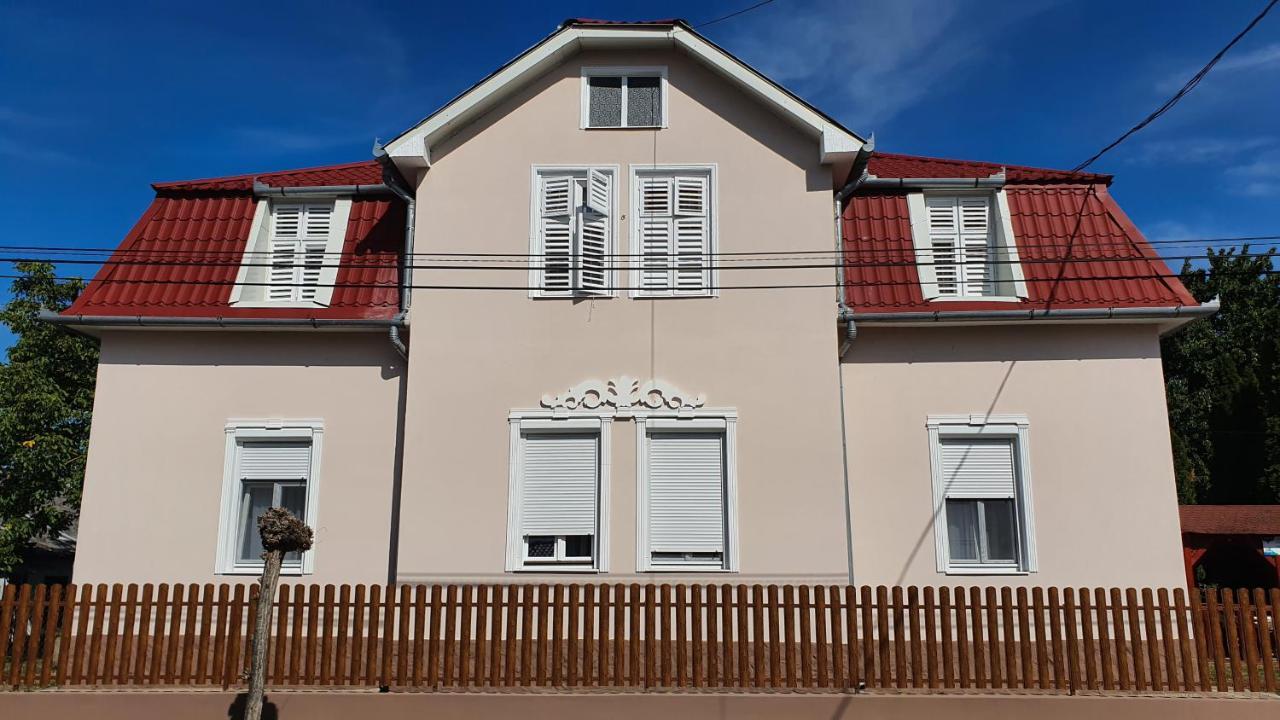Villa Napsugar バラトンレッレ エクステリア 写真